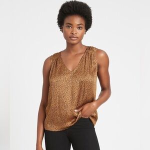 GUC Banana Republic Animal Print Soft Satin V-Neck Top SZ M